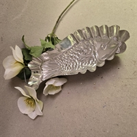 fiskeform-metal-ophæng-gammelt-køkkenredskab